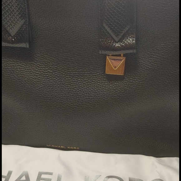 Michael Kors purse - Picture 9 of 15
